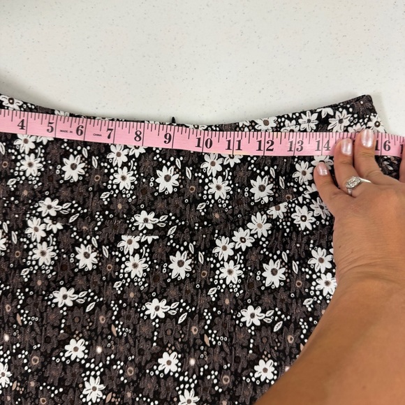 Tuckernuck Floral Black and White A Line Skirt - Picture 9 of 12